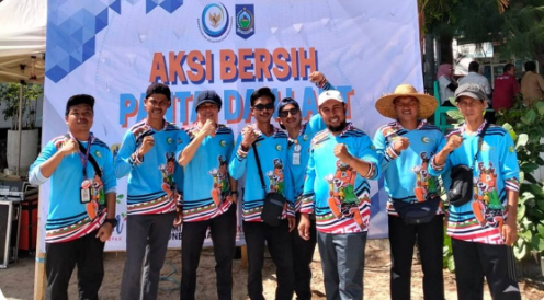 Kegiatan aksi bersih pantai dan laut yang dilaksanakan di kawasan wisata Gili Trawangan